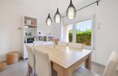Torrent House | Empordanese charm near the beach - With outdoor terrace and quiet environment.