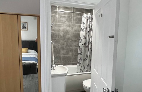 Clayhall House | En-suite Double Room