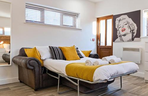 St. Thomas Apartment | En-suite, Parking, Fully Equipped Kitchen!