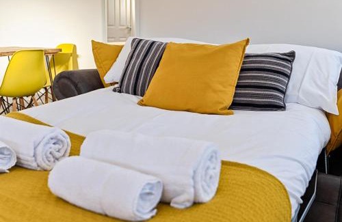 St. Thomas Apartment | En-suite, Parking, Fully Equipped Kitchen!