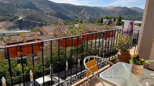 Iznajar Apartment | Encanto en Iznájar con terraza y vistas a la montaña