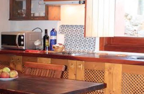 Fontanales Cottage | Enchanting 2-Bedroom Canarian House with Private Pool in Fontanales, M