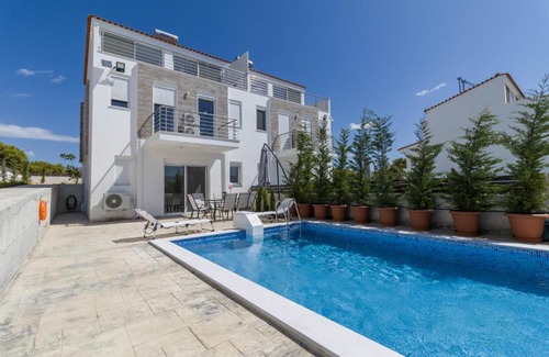 Isthmia Villa | Enchanted Sunlit Villa Retreat