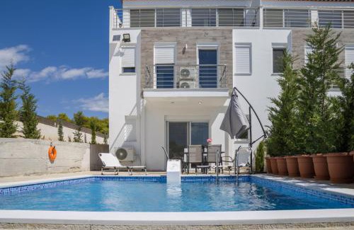 Isthmia Villa | Enchanted Sunlit Villa Retreat