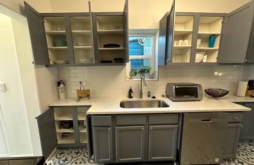 Fairpark House | Enchanted Urban Tree House - Hot Tub Experience