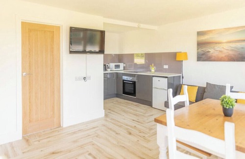 Bucks Cross Ski Chalet | Enchanting 2 Bedroom Coastal Chalet - Sea Views - Near Clovelly!