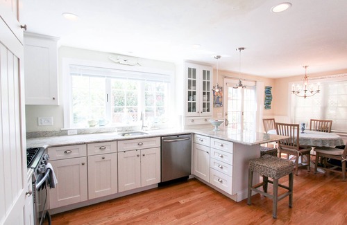 Osterville House | Enchanting 2 Bedroom Cottage - 1 block to Village Center-BEACH PASS-Weekly only