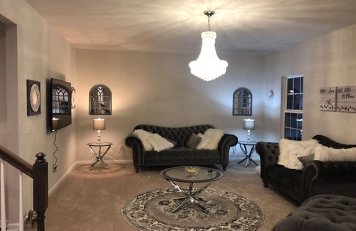 Grand Island House | Enchanting 5-bedroom house with AC in Grand Island, hot tub, patio, pool