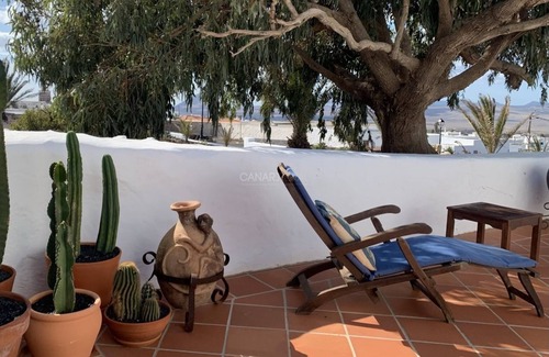Teguise Cottage | Enchanting and Spacious Holiday Cottage Chimida in Historic Teguise Vi