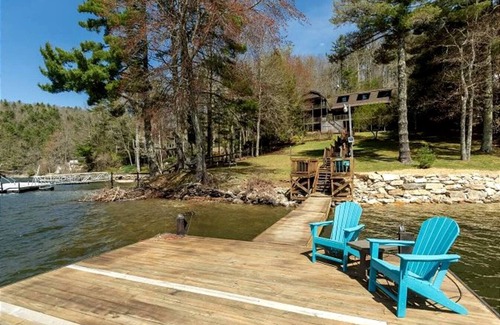 Glenville Cabin | Enchanting Cabin with Breathtaking Sunset and Lake Views in North Carolina