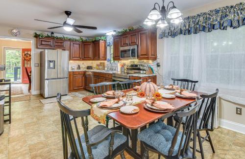 Helen House | Enchanting Creekside Hiawassee Cottage with Hot Tub