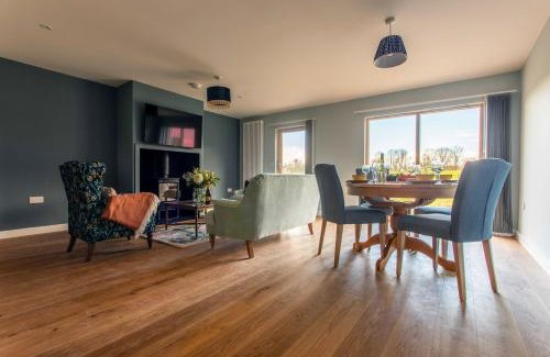 Westbury Apartment | Enchanting Eco Retreat in Thoulstone Park