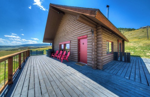 Shining Mountains Cabin | Enchanting Log Cabin Retreat with Guest Cabin in Montana’s Gravelly Range