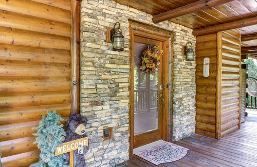 Blairsville House | Enchanting log home with lots to do!