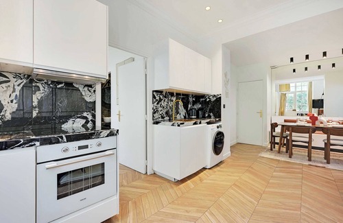 Notre-Dame-des-Champs Apartment | Enchanting Parisian Getaway On Rue Du Cherche Midi