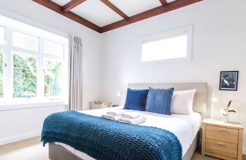 Remuera House | Enchanting prime Remuera, Auckland address, 3br home with private garden & pool