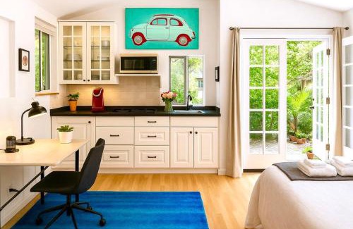 Hollywood Hills West House | Enchanting Private Hollywood Hills Guest House with Tranquil Tree-Top Views, Magical Outdoor Living Room and Patio and Zen Garden, In LA's Most Desirable, Central, Serene Area and Only 2 Minutes from Hollywood Boulevard