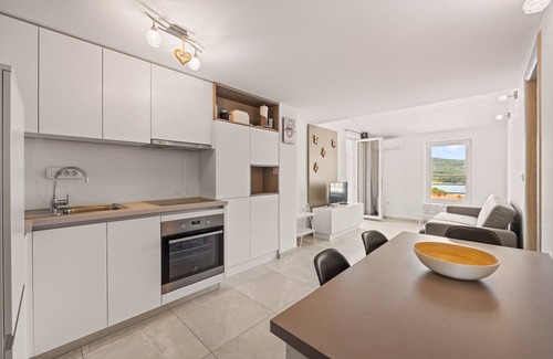 Cres Apartment | Enchanting Summer Apartment with Sea View