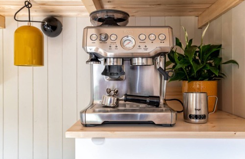 Ballater House | ★ Enchanting tiny house with wood burner and hot tub ★