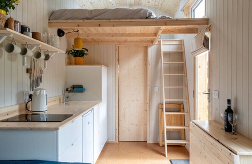 Ballater House | ★ Enchanting tiny house with wood burner and hot tub ★