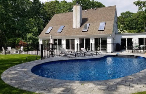 East Hampton North House | End of Cul De Sac Nice Bike Ride to Main Beach on back roads. Pond Setting.