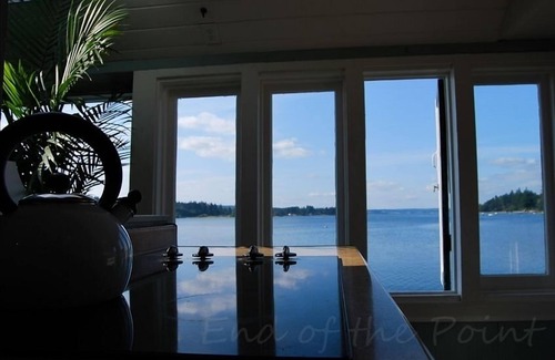West Hills Cottage | End of the Point - Cottage n- - BOOK NOW FOR THE 2026 WORLD CUP - -