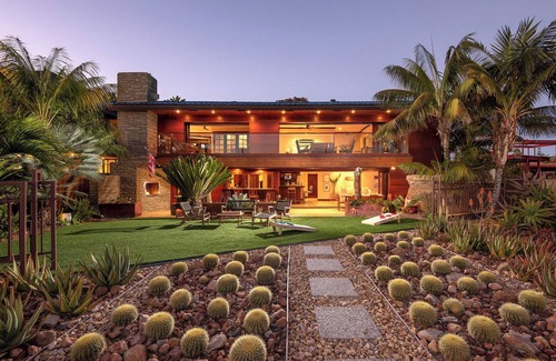Crown Point House | Endless Summer by Avantstay Serene Beachfront Escape w/Sunset Views!