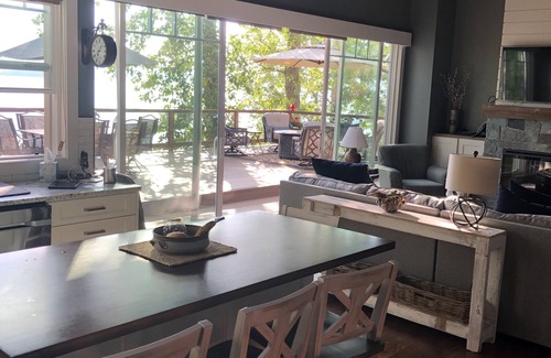 Polson Cabin | Endless Sunsets & Huge Gravel Beach & Remodeled Cottage/Cabin