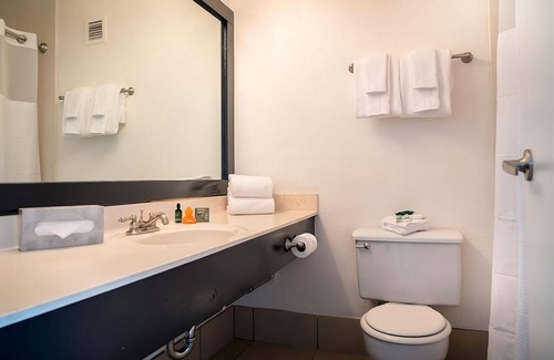 Las Vegas Hotel | Endless Vegas Fun! Pool View, Short Drive to Stratosphere Tower and High Roller