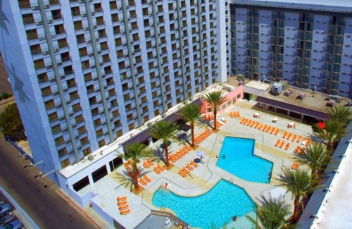 Las Vegas Hotel | Endless Vegas Fun! Pool View, Short Drive to Stratosphere Tower and High Roller