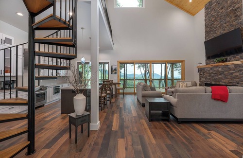 Ogle Meadows Cabin | Endless View Lodge! Hot Tub+Fireplaces, Grill, WiFi, Hiking, Fishing, Swimming!