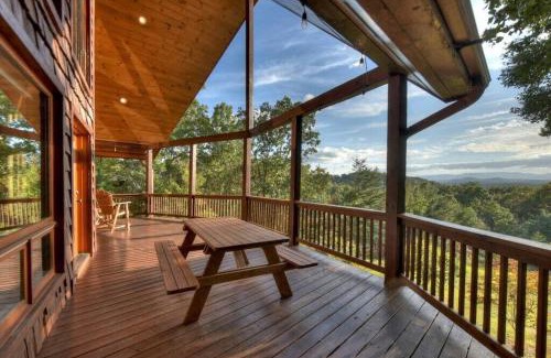 Mineral Bluff House | Endless Views~ Movie Theater ~ Hot Tub ~ Game Room