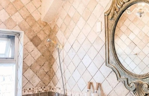 Wujie Bed & Breakfast | England Castle B&B