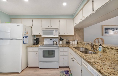 Englewood Condo | Englewood Beach -Sandpiper Key - Walking distance to the Beach, and Restaurants