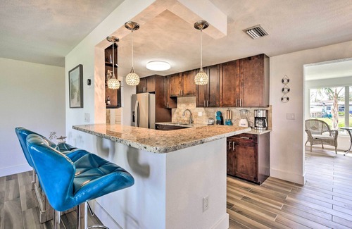 Englewood South House | Englewood Escape w/Screened-In Pool & Grill!