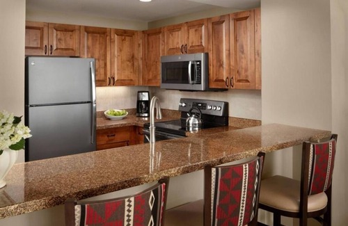 Highland Meadows Condo | Enjoy a 3 Day Fall Weekend -2-bedroom condo at Marriott Resort in charming Vail