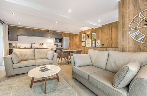 North Stoke Ski Chalet | Enjoy a break in the Mill Pond Premier Lodge.