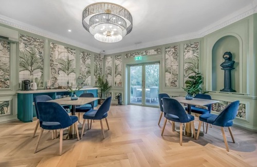 North Stoke Ski Chalet | Enjoy a break in the Mill Pond Premier Lodge.