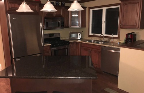 Lakewood House | Enjoy a getaway at Wheeler Lake Family Retreat