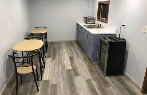 Lakewood House | Enjoy a getaway at Wheeler Lake Family Retreat