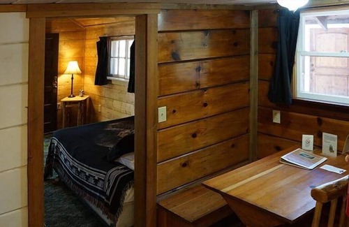 Union Creek House | Enjoy a Hassle Free Stay! 2 Spacious Units, Close to Rogue River Gorge Viewpoint
