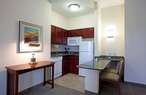 Highlands - Perkins Resort | Enjoy a Hassle-Free Stay! 4 Relaxing Suites Near Jack Priscilla Andonie Museum!