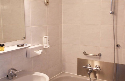 Nieuwvliet Hotel | Enjoy a Peaceful Stay in a Classic Room with Indoor Pool Near Strand Breskens