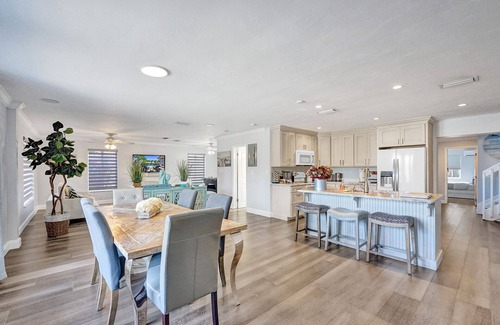 Deerfield Beach House | Enjoy a stay at The Blue Wave Beach Home! Pet- Friendly!