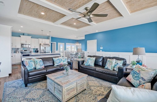 Long Beach House | Enjoy all the benefits/amenities of a large ocean front without the price tag