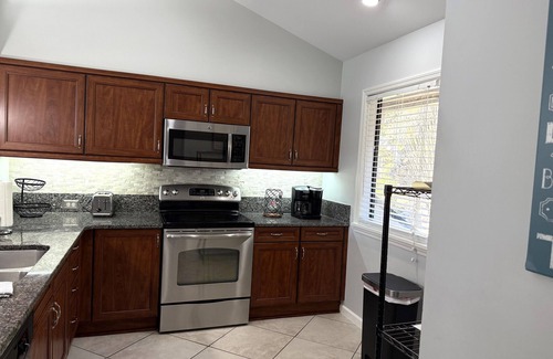 Arcadian Shores Villa | ENJOY BEACH, POOL, & EVENINGS BY THE LAKE IN KINGSTON RESORT! 141-5E RICHMOND PK