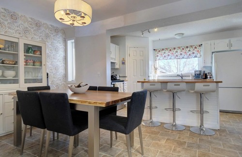 Calgary House | Enjoy calm suburbs of Calgary Alberta with quick access to the Rocky Mountains