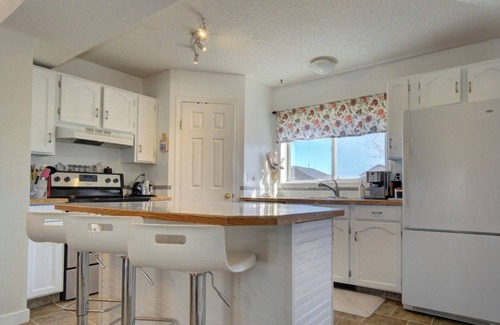 Calgary House | Enjoy calm suburbs of Calgary Alberta with quick access to the Rocky Mountains