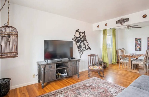 Tombstone House | Enjoy "Cowboy Class" at The Red Sash Inn!