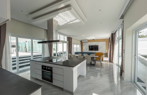 Nong Prue Villa | Enjoy Deluxe Sunset View on the beachchair in pool, 15 min to the city downtown.